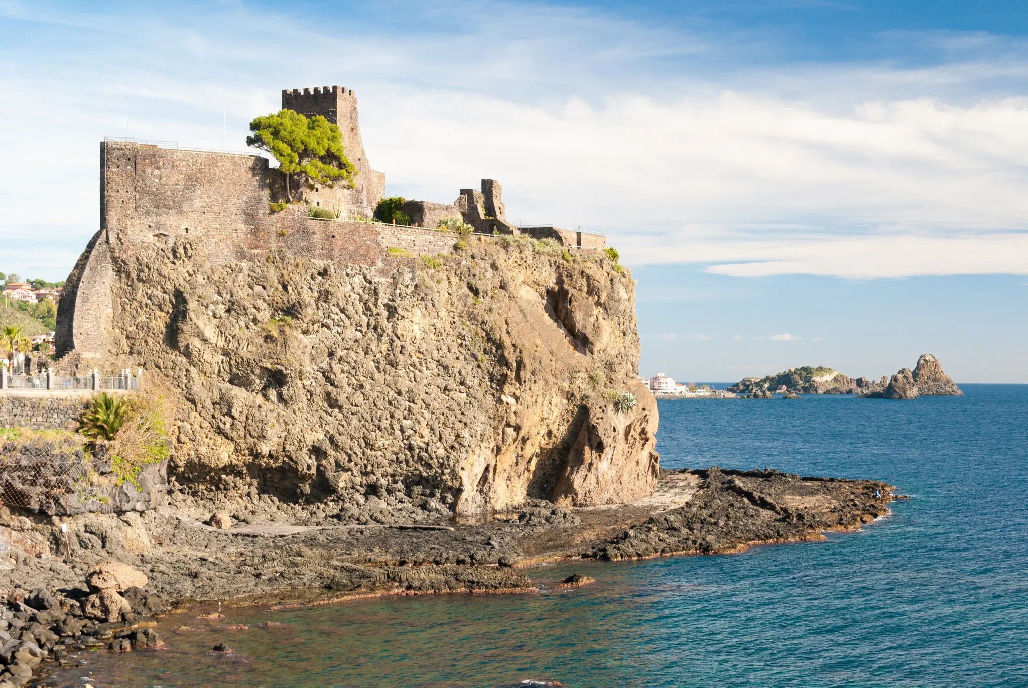 Il castello sul mare di Aci Castello