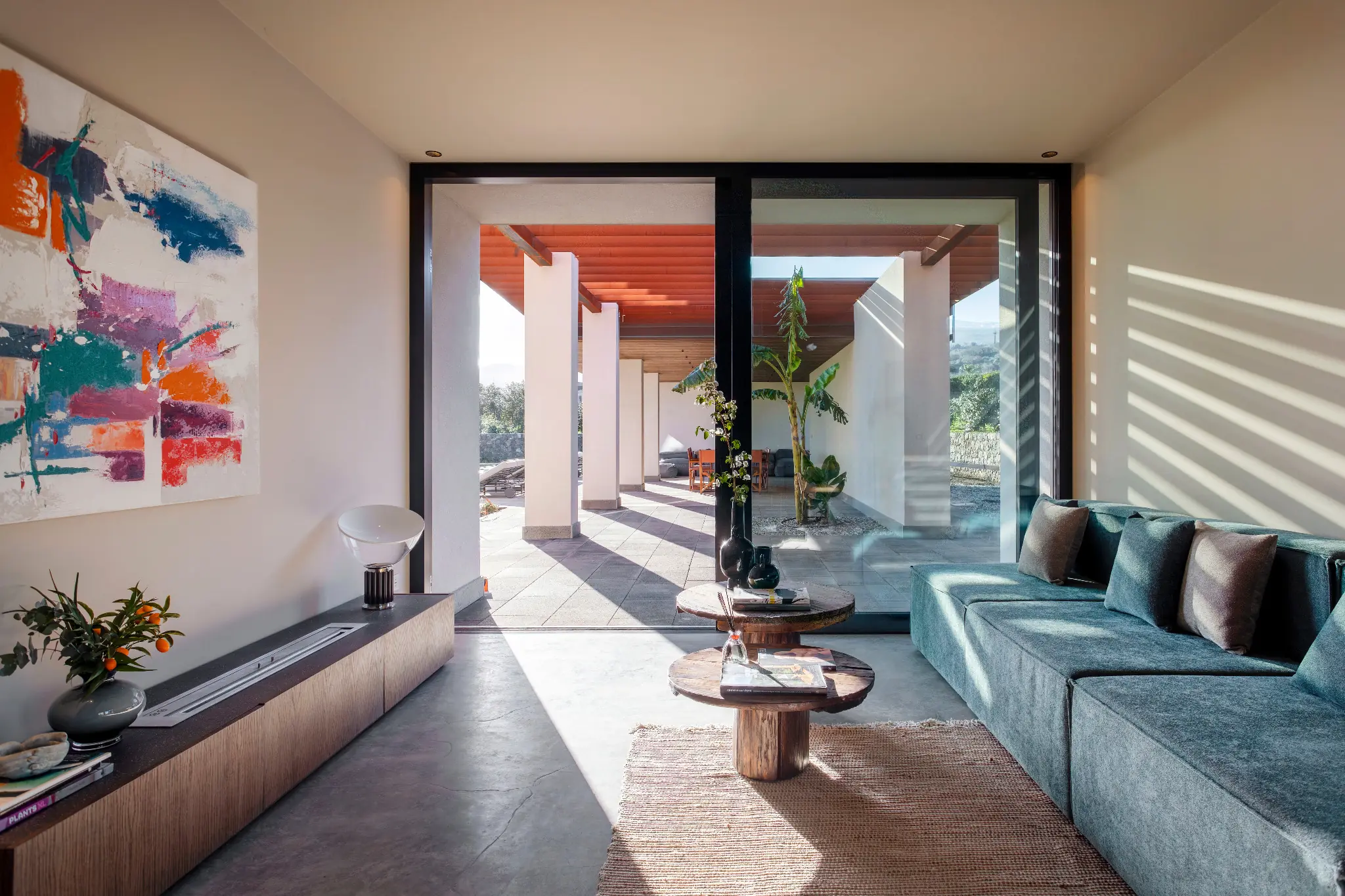 Il living contemporaneo di Scorzamara Private Villa